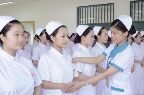 成都铁路卫生学校2018年招生简章
