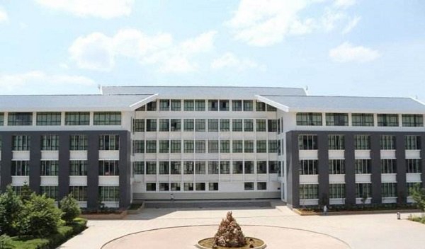 昆明市西山区职业高级中学基础建设如何_学校获得什么荣誉