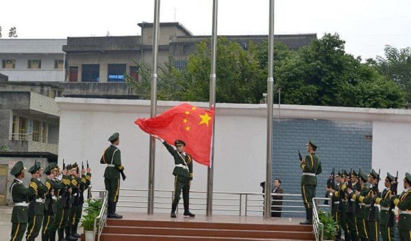 学校升国旗