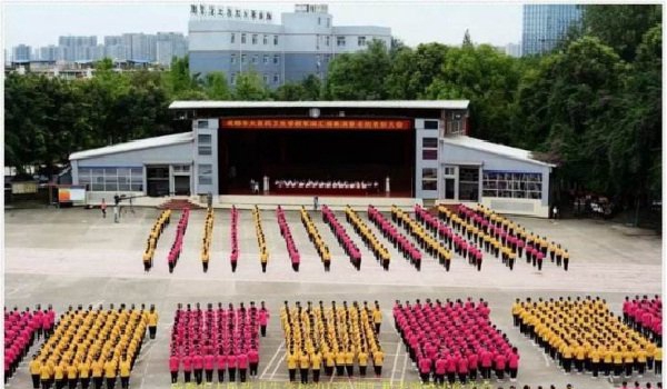 成都华大医药卫生学校的助学政策_开设专业