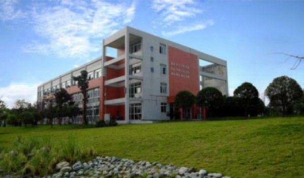 成都铁路卫生学校是公办还是民办_学校简介