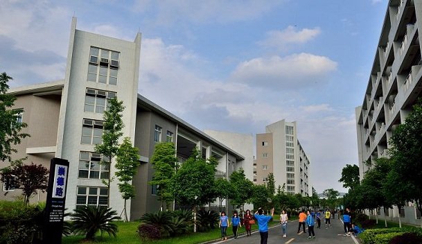 成都电子信息学校学校