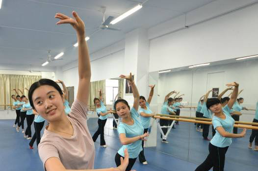 成都中专职业学校以及大学幼师专业政策