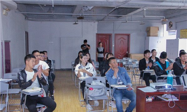 红河州高级技工学校专业有哪些_收费标准有哪些